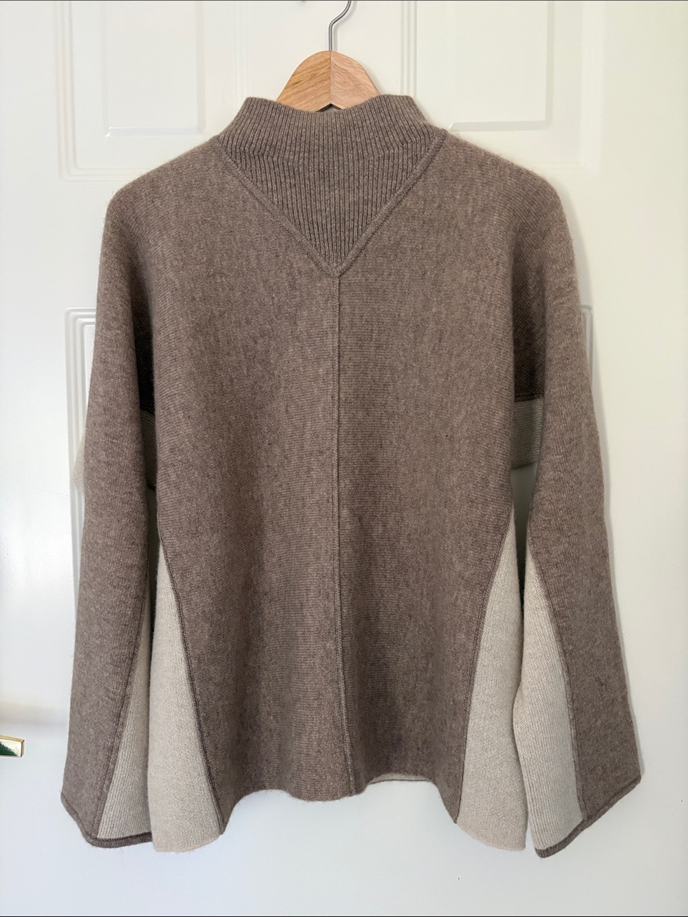 Club Monaco Taupe and Cream 100% cashmere Colorblock Turtleneck Sweater